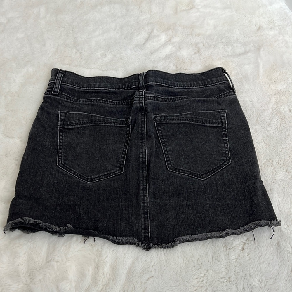 Express black jean mini skirt hook and eye close distressed hem size 2 - Picture 2 of 13